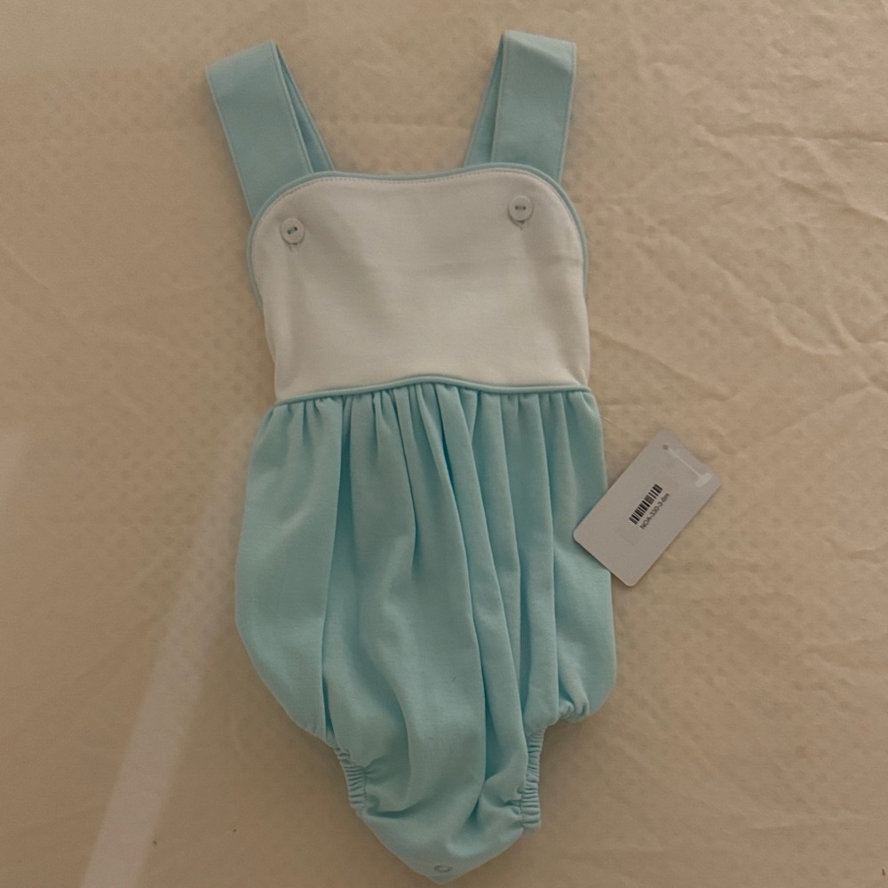 Outfit - Picture 1 of 2